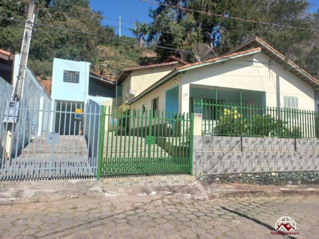 Casa para Venda em São Luiz do Paraitinga, Praça Doutor Oswaldo Cruz, 4 dormitórios, 1 suíte, 2 banheiros, 3 vagas