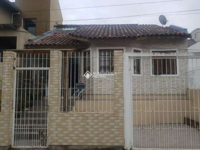 Casa com 3 quartos à venda na Rua Doutor Cláudio Walter Ferreira da Silva, 171, Guarujá, Porto Alegre, 200 m2 por R$ 600.000