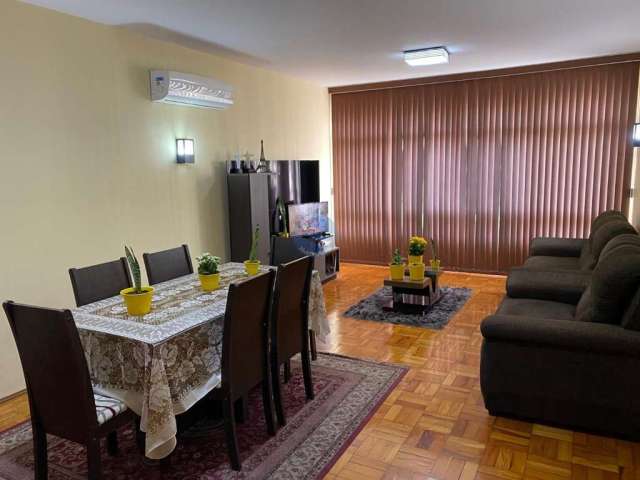 Apartamento a venda em Santos no Gonzaga quadra da praia.