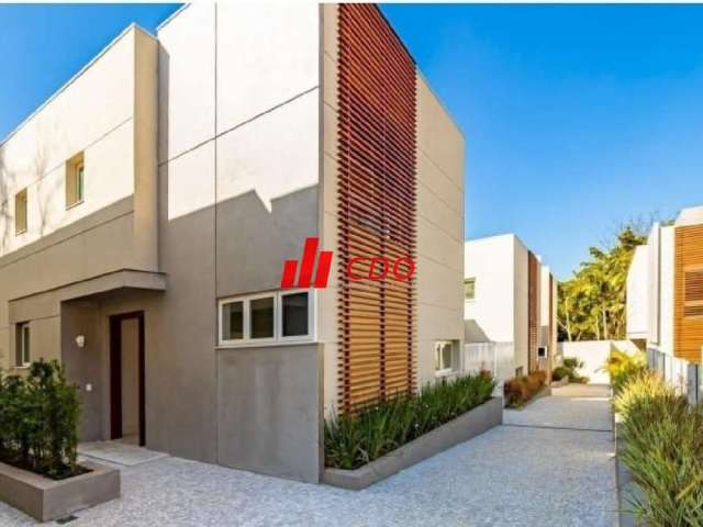 Casa a venda condomínio Hípica Garden Granja Julieta, com 4 dormitórios, sendo 4 suítes 5 vagas, útil de 520 m²