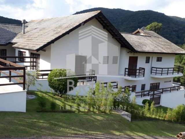 Linda Casa em Atibaia no Condomínio Clube da Montanha com Vista Deslumbrante e localizado a 6,5km da Rodovia Fernão Dias