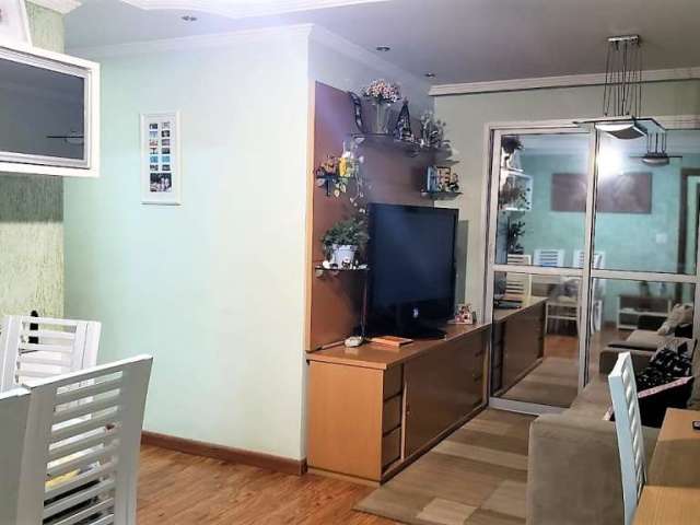 Apartamento com 02 dormitórios, sala, cozinha planejada, área de serviço, banheiro  e 01 vaga.