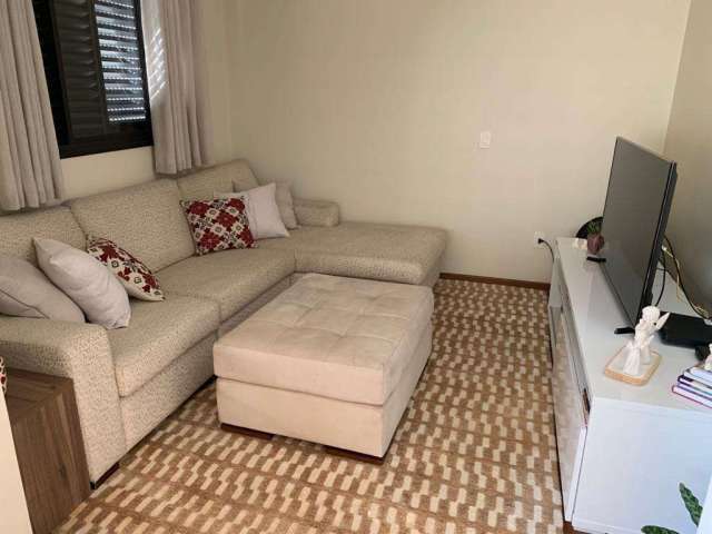 Belíssimo apartamento com 3 dormitórios, sendo 2 suítes, 3 vagas de garagem, sala de estar, jantar e sala de TV, ou seja 3 ambientes. Andar alto!