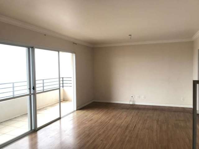 Belíssimo apartamento em Santana, com 03 dormitórios sendo 01 suíte, 03 vagas de garagem, varanda gourmet fechada com vidros, e vista para Serra