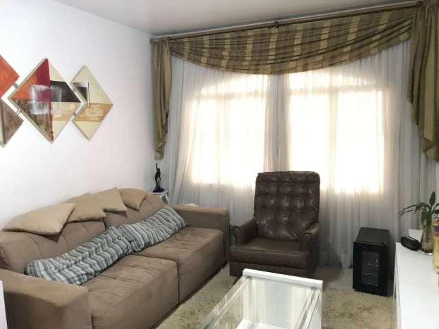 Casa assobradada com 03 dormitórios, sendo 01 suíte, 02 vagas, sala p/ 02 ambientes, lavabo, área de serviço com dormitório adicional, fino acabamento