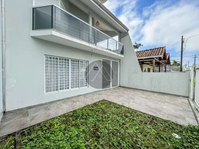 Lindo triplex localizado em ótima região de Guaratuba, semi mobiliado a venda