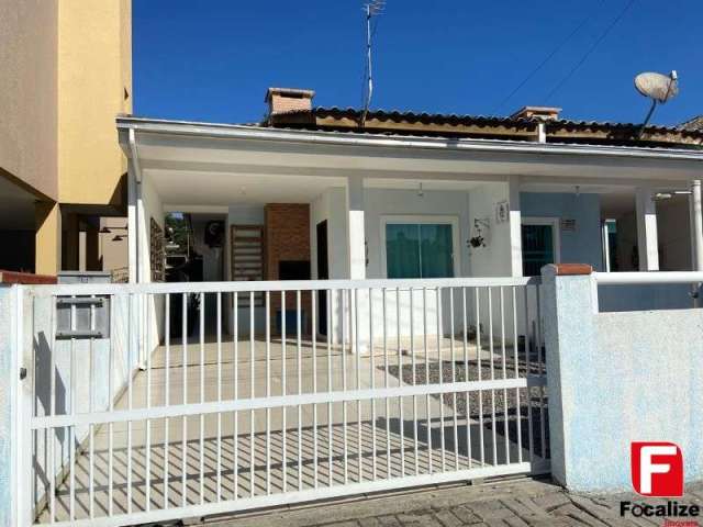 Casa com 3 quartos à venda na Rua João Horácio Vieira, 241, Mariluz, Itapoá por R$ 380.000