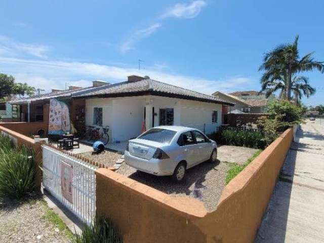 Casa com 2 quartos à venda na Rua Francisco Brexi Junior (850), Jardim Pérola do Atlântico, Itapoá por R$ 325.000