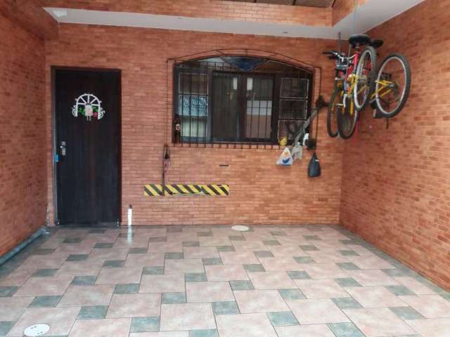 Casa com 3 dorms, Vila Cascatinha, São Vicente