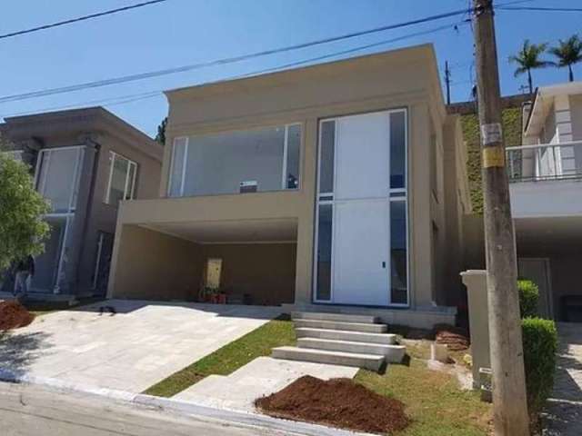 Residência nova, com três suítes, amplo living, cozinha. quatro vagas de garagem, fino acabamento. sem piscina.