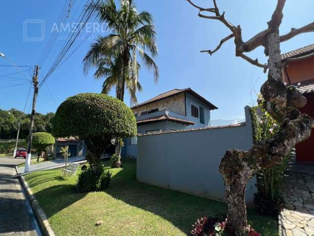 Casa em condomínio em 2 terrenos, com piscina, no maitinga bertioga