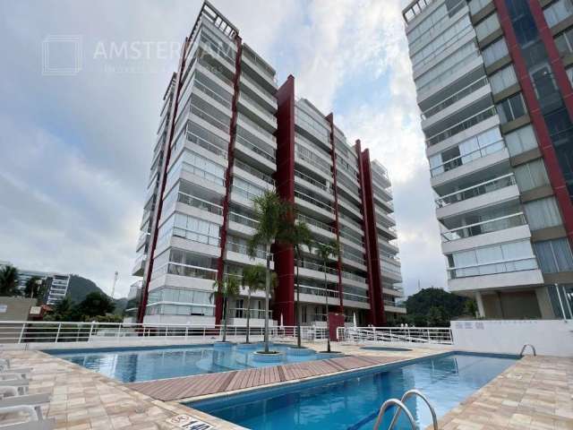 Apartamento frente ao mar com varanda gourmet e com infraestrutura de resort com piscina aquecida.