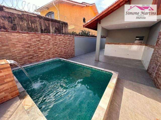 Casa nova á venda com piscina na praia de Mongaguá