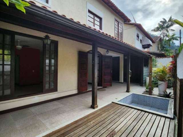 Excelente Casa com 4 dormitórios à venda, 180 m² por R$ 750.000 - São Francisco - Niterói/RJ