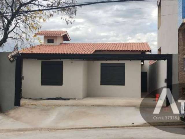 Vende-se casa com piscina no Jardim Cerejeiras-Atibaia