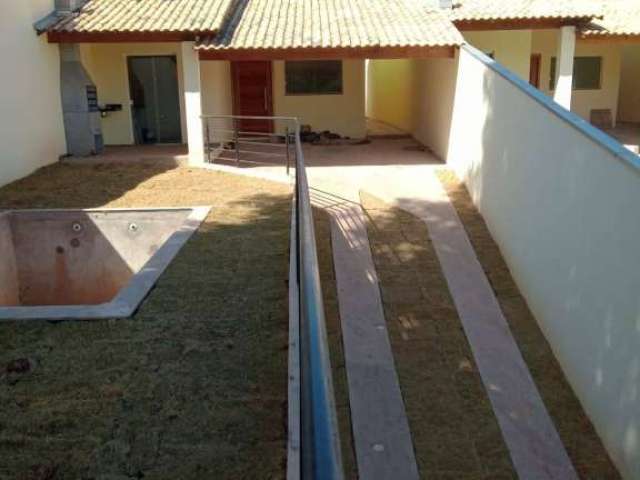 Casa a venda com 3 dormitórios e piscina - Terra Preta/Mairiporã