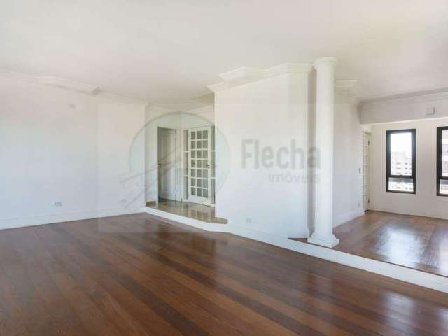 Moema, Excelente cobertura Duplex 305m², 4 dormitórios, sendo 2 suítes, living amplo com lareira, terraço, home theater e sala de jogos, piscina, churrasqueira, 4 vagas.