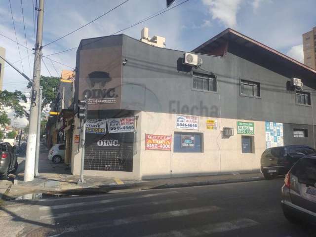 Chácara Santo Antonio - Casa Comercial 146m² au, 5 salas comerciais na parte superior, salão e duas salas na parte térrea, 3 banheiros. Esquina positiva para comércio em rua de grande circulação.