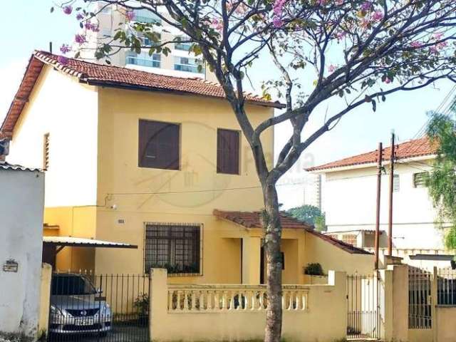 Chácara Inglesa - Casa 118m2, com sala, cozinha, 2 banheiros, 3 dormitórios e 1 vaga de garagem. Bem localizada próximo a comércios, com fácil acesso às principais vias.