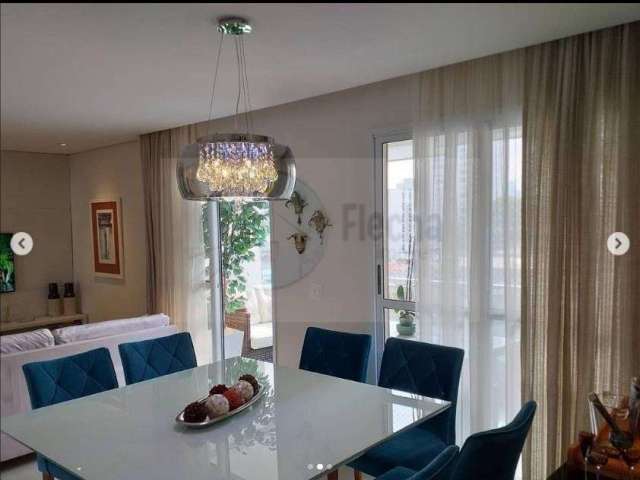 Vila Romana - Lindo Apto. 105m², com 3 suítes (uma com closet), 1 lavabo, 1 banheiro de empregada, varanda gourmet com fechamento em vidro, 2 vagas de garagem.