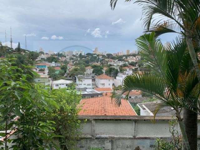 Excelente casa de 3 andares no Pacaembú - 5 dormitórios sendo 2 suítes e 3 vagas