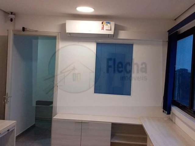 Sala Comercial em São Judas 30m², 2 banheiros, ar condicionado, rica em armários, sala de reunião no térreo, 1 vaga de garagem. Localizado ao lado da estação de metrô São Judas,