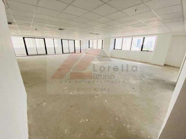 Conjunto Comercial Várzea da Barra Funda com 211m², vão livre, 2 banheiros, baía de apoio (copa), 6 vagas. As salas possuem piso elevado