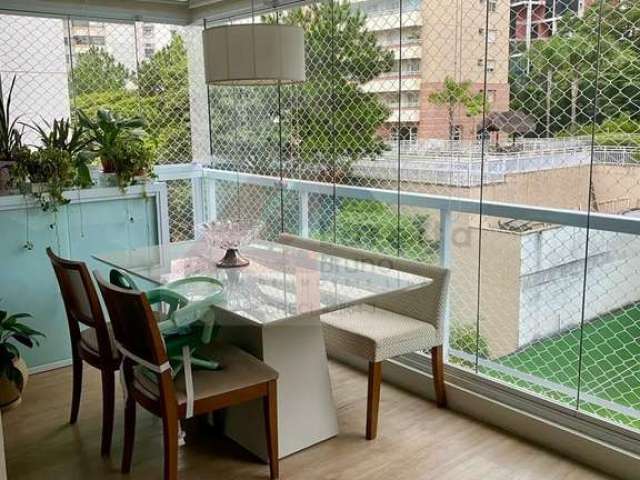 Apartamento 87m² no Real Parque, com 3 dormitórios, sendo uma suíte, living amplo integrado a varanda, cozinha americana com ilha, lavabo, área de serviço, 2 vagas.