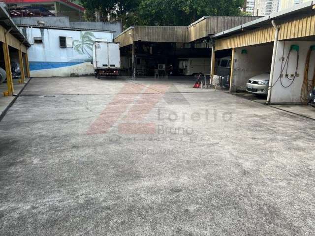 Excelente Área Comercial 800m² -  Chácara Inglesa. Com Escritórios amplos, 3 banheiros (um coletivo), vagas: coberta/descoberta que atende mais de 60 veículos! Com portão eletrônico!