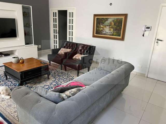 Casa  202m² Jardim da Saúde, com 4 dormitórios, sendo uma suíte, living amplo, lavabo, cozinha espaçosa com ilha, quintal 2 vagas.