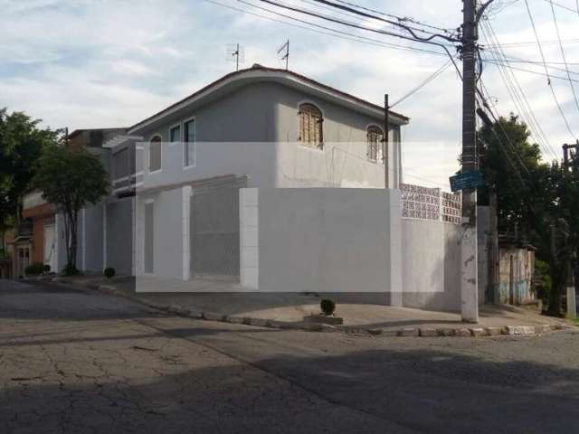 Excelente oportunidade de casa para venda ou locação na Vila do Castelo, São Paulo-SP: 2 quartos, 1 banheiro, 3 vagas.