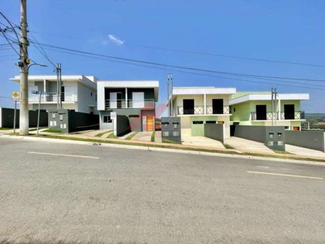 Casa em Condomínio à Venda em Cotia-SP, Bairro Água Espraiada: 3 Quartos, 1 Sala, 1 Banheiro, 2 Vagas de Garagem!