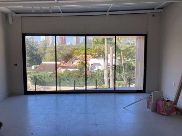 Jardim Ampliação - Casa em Condomínio Reformada 210m², com 4 dormitórios, sendo 3 suítes, living amplo e espaçoso, lavabo, 4 vaga. Estuda permuta por apartamento na mesma região com lazer completo.