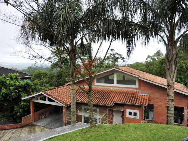 Casa de Luxo em Condomínio à Venda em Embu das Artes - Jardim Indaiá  4 quartos, 1 suíte, 1 sala, 4 banheiros, 4 vagas, 205m².