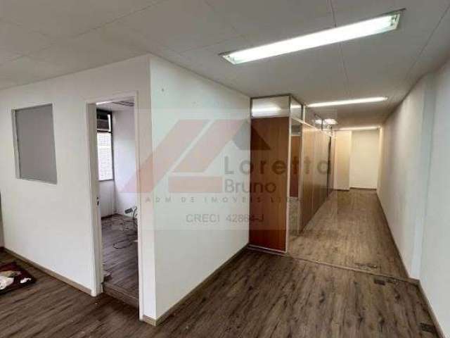 Consolação - Conjunto Comercial 321m², 4 banheiros, 5 vagas. Localizado na R. Luiz Coelho, localizado a 240m² da estação de metrô Consolação e a 240m² da Avenida Paulista