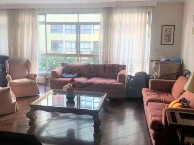 Excelente apartamento 240m² de área privativa, 3 dormitórios (sendo 1 suíte) e 2 vagas.