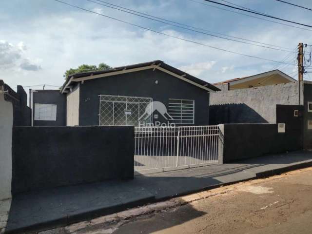 Casa térrea com 3 quartos 1 banheiro 2 vagas para venda ou locação na Vila Costa e Silva em Campinas-SP