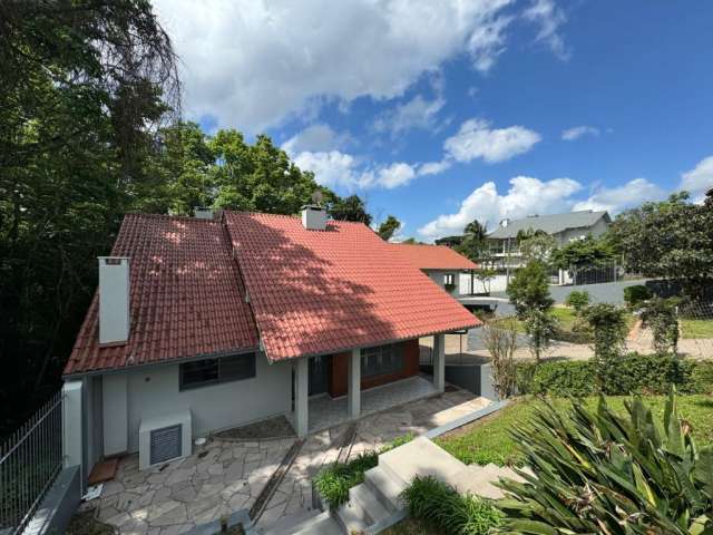 Propriedade com duas casas à venda no Bairro Bavária