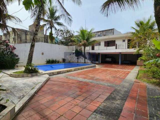 Casa com 6 quartos à venda no Centro, Itanhaém  por R$ 1.800.000