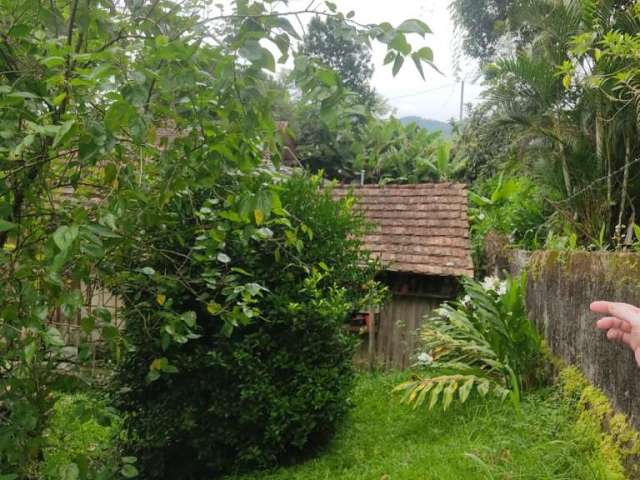 Ótimo terreno de frente à Rua Bahia com 530m² contendo casa