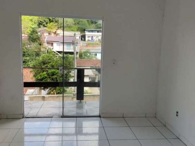 Casa com dois dormitórios no bairro Itoupavazinha