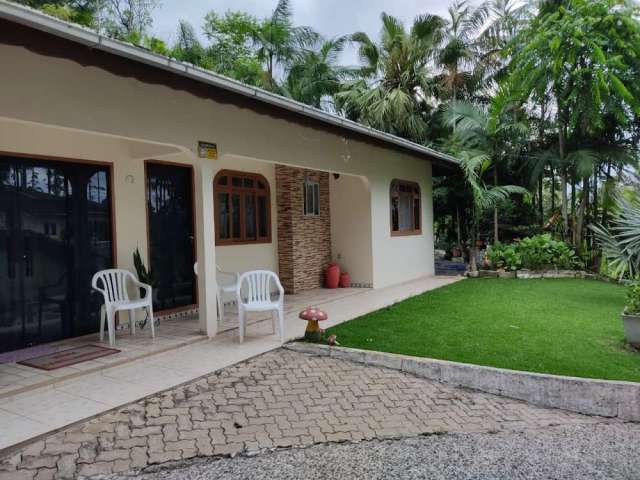 Excelente residência com 3 dormitórios e 8.000m² de terreno