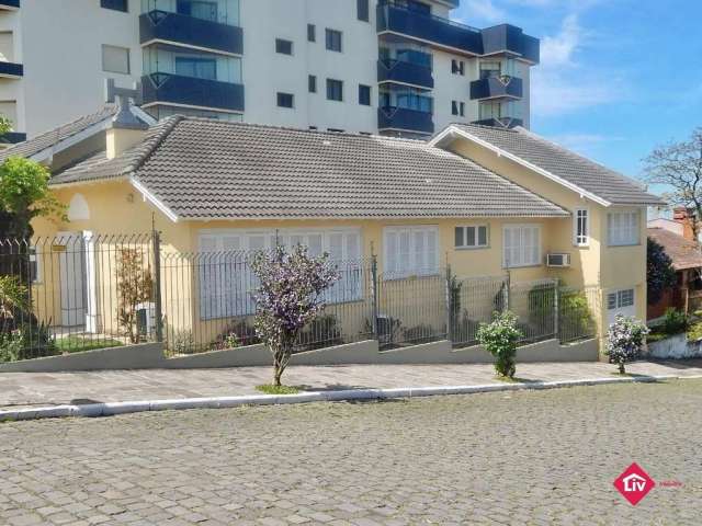 Casa para Venda - 250m², 3 dormitórios, sendo 2 suites, 4 vagas - Panazzolo