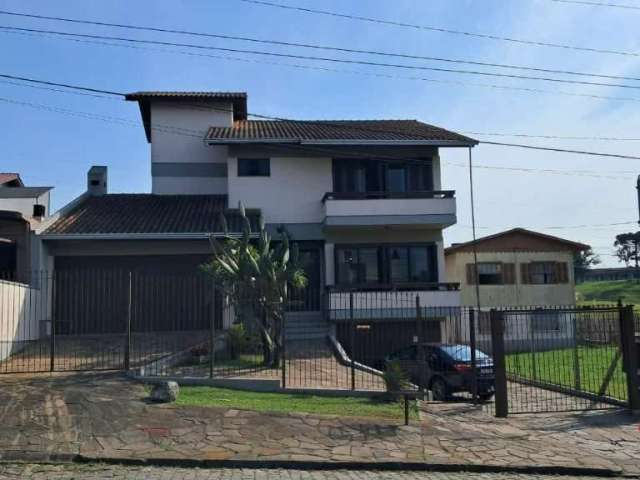 Casa com 3 quartos à venda na Rua Hermes João Webber, 731, Sanvitto, Caxias do Sul por R$ 1.800.000