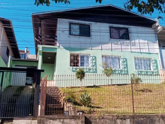 Casa para Venda - 140m², 3 dormitórios, sendo 1 suites, 2 vagas - Universitário