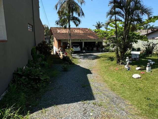 Terreno à venda no Iririú, Joinville  por R$ 600.000