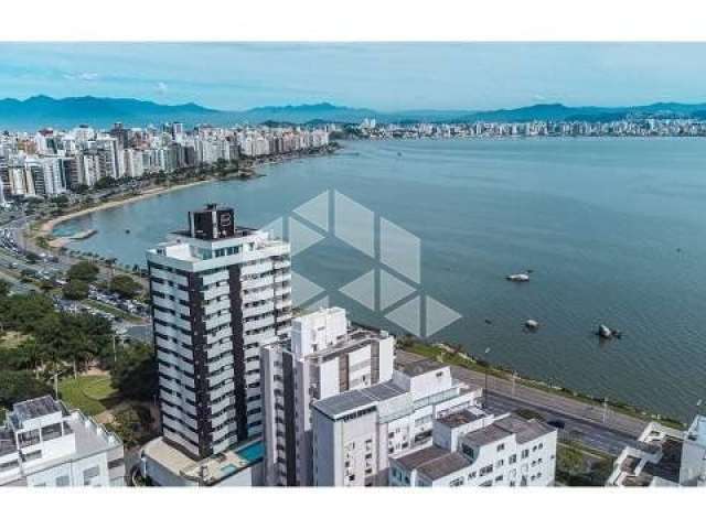 COBERTURA DUPLEX, alto padrão, com área de 277,00 m², com 3 dormitórios, sendo 1 suíte com sacada e vista mar no bairro Agronômica.