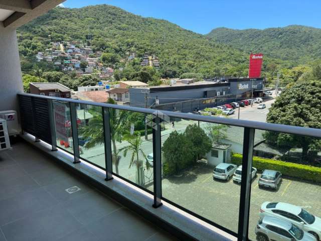 Apartamento semimobiliado com 3 dormitórios/quartos A Venda - Monte Verde, Florianópolis SC