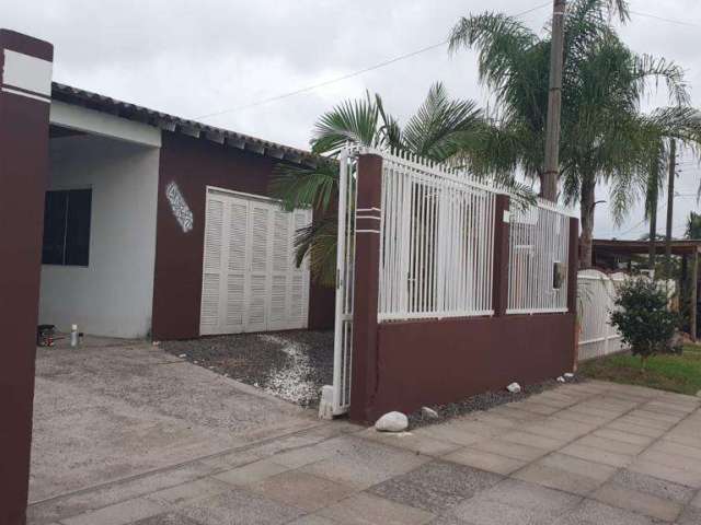 Casa 04 Dorm à venda no Bairro CAPÃO NOVO com 225 m² de área privativa - 4 vagas de garagem