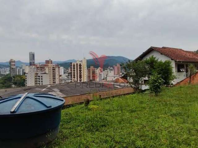 Casa em Blumenau,  ponta aguda. Terreno de 951 mts2. 4 Quartos. Vista maravilhosa